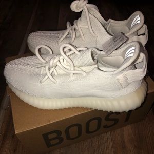 Yeezy boost 350 v2 in white